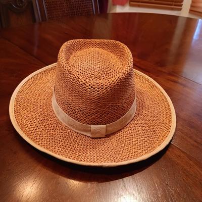 MEN'S COLUMBIA STRAW HAT AND A FELT HAT WITH A LEATHER BAND