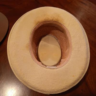 MEN'S COLUMBIA STRAW HAT AND A FELT HAT WITH A LEATHER BAND