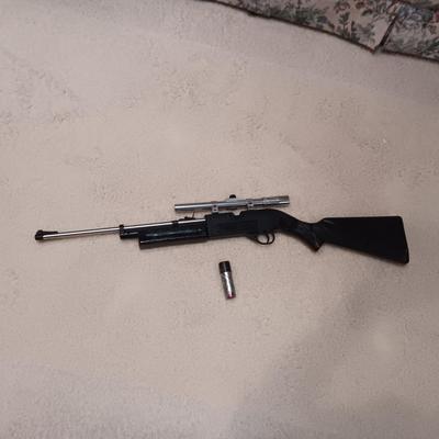 CROSMAN 760 PUMPMASTER BB GUN WITH SCOPE