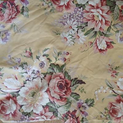 Three flat sheets with floral print - Queen sized - Laura Ashley