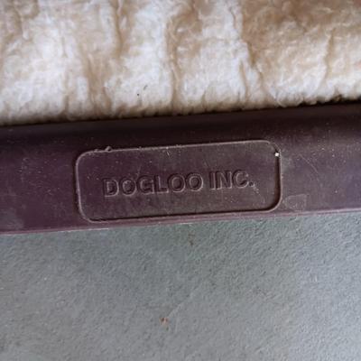 DOGLOO LARGE PET KENNEL, LARGE DOG BOOTS AND COMB