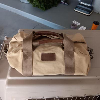 DOGLOO LARGE PET KENNEL, LARGE DOG BOOTS AND COMB