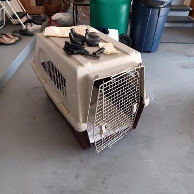 DOGLOO LARGE PET KENNEL, LARGE DOG BOOTS AND COMB