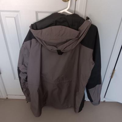 MEN'S CABELA'S OUTDOOR GEAR COAT SIZE LARGE
