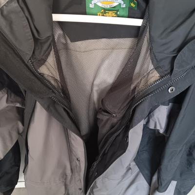 MEN'S CABELA'S OUTDOOR GEAR COAT SIZE LARGE
