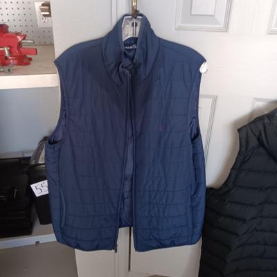 MEN'S NIKE DOWN VEST WITH A HOOD AND CHAPS VEST SIZE LARGE