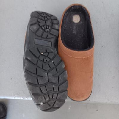 LADIES BROOKS SHOES (10) AND LANDS END SLIP ON SHOES (9)