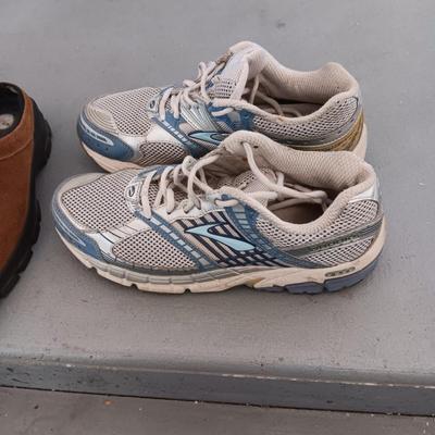 LADIES BROOKS SHOES (10) AND LANDS END SLIP ON SHOES (9)