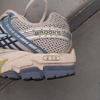 LADIES BROOKS SHOES (10) AND LANDS END SLIP ON SHOES (9)