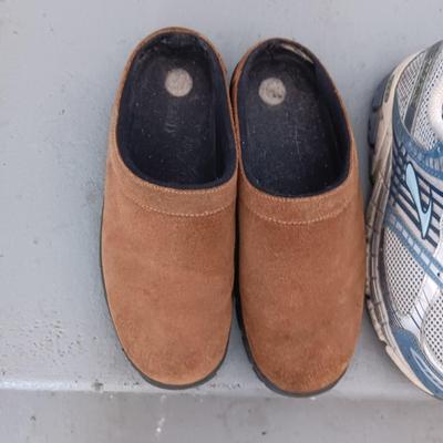 LADIES BROOKS SHOES (10) AND LANDS END SLIP ON SHOES (9)