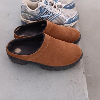 LADIES BROOKS SHOES (10) AND LANDS END SLIP ON SHOES (9)