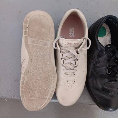 2 PAIRS OF LADIES SAS SHOES SIZE 9 1/2
