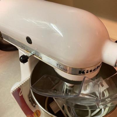 White Kitchen Aid Classic Mixer