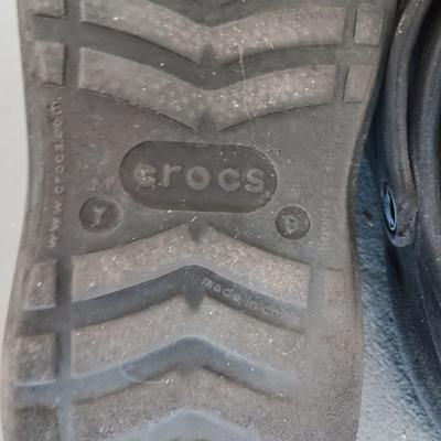 LADIES CROCS SHOES SIZE 7 - 9