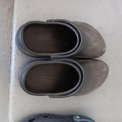 LADIES CROCS SHOES SIZE 7 - 9