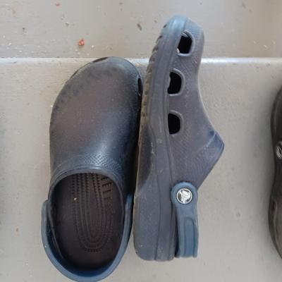 LADIES CROCS SHOES SIZE 7 - 9