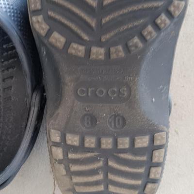 2 PAIRS OF CROCS SIZE 7 - 9