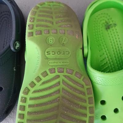 2 PAIRS OF CROCS SIZE 7 - 9