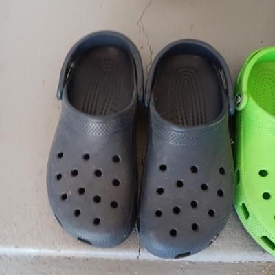 2 PAIRS OF CROCS SIZE 7 - 9
