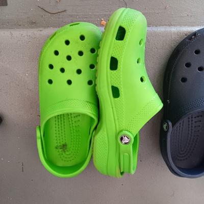 2 PAIRS OF CROCS SIZE 7 - 9
