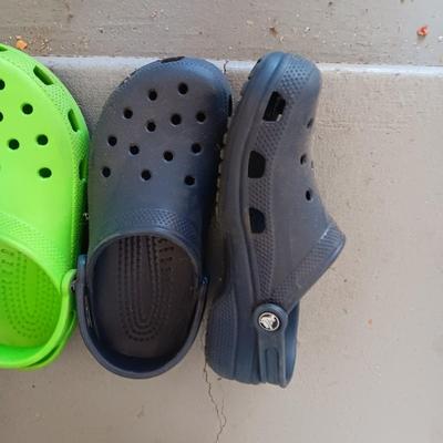 2 PAIRS OF CROCS SIZE 7 - 9