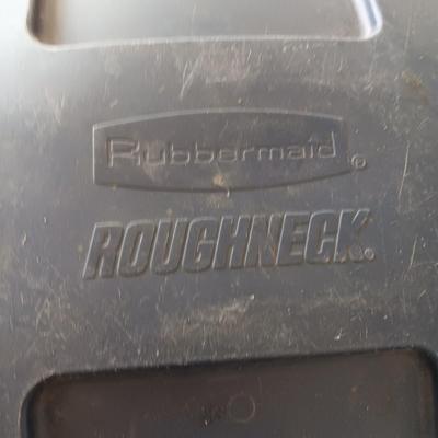 RUBBERMAID ROUGHNECK TRASH CAN WITH LID AND A FOLDING STEP STOOL