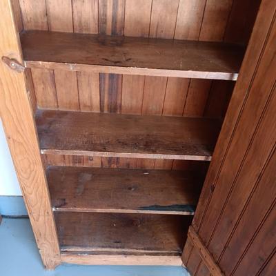 ANTQUE WOODEN CABINET WITH SHELVES