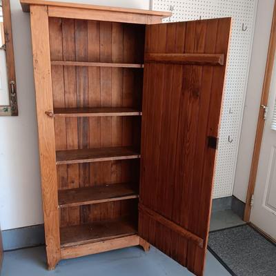 ANTQUE WOODEN CABINET WITH SHELVES