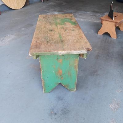 OLD WOODEN BENCH, 3 BIRDHOUSES AND A THERMOMETER