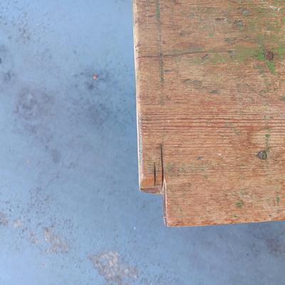 OLD WOODEN BENCH, 3 BIRDHOUSES AND A THERMOMETER