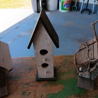 OLD WOODEN BENCH, 3 BIRDHOUSES AND A THERMOMETER