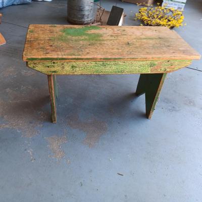 OLD WOODEN BENCH, 3 BIRDHOUSES AND A THERMOMETER