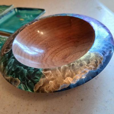Beautiful signed wood bowl and four pottery square plates / spoon rests / tea bag