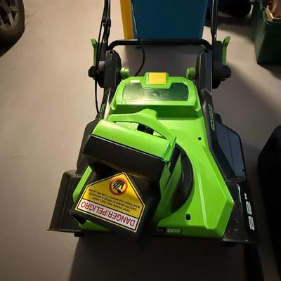 Like new Greenworks snowblower