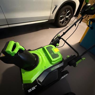 Like new Greenworks snowblower