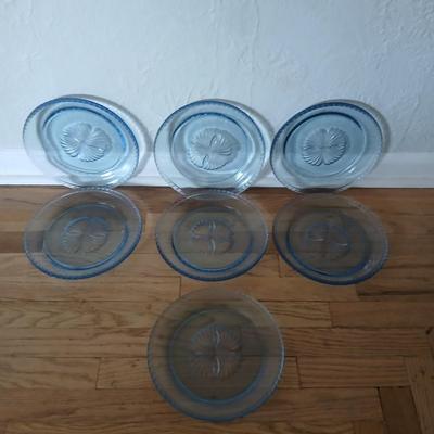 Seven Vintage BLUE FROSTED Fostoria CAPTIVA SHELL Dinner Plates Glass 10"