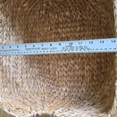 Seagrass Handmade Decorative and Functional Storage Basket Woven Curved Basket Organizer with Silver Metal Handles