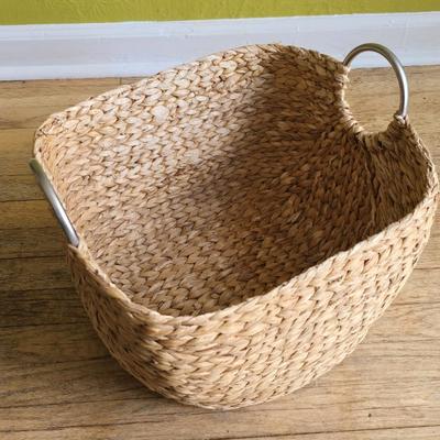 Seagrass Handmade Decorative and Functional Storage Basket Woven Curved Basket Organizer with Silver Metal Handles
