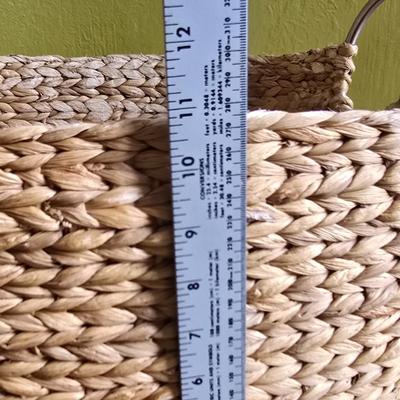 Seagrass Handmade Decorative and Functional Storage Basket Woven Curved Basket Organizer with Silver Metal Handles