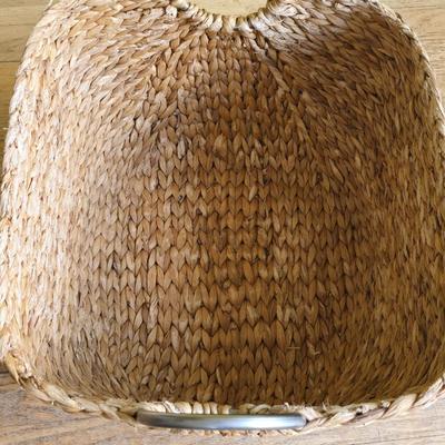 Seagrass Handmade Decorative and Functional Storage Basket Woven Curved Basket Organizer with Silver Metal Handles