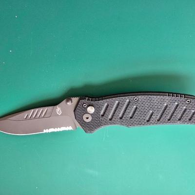 Nice lock blade Gerber folding tactical Pocket knife