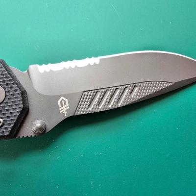 Nice lock blade Gerber folding tactical Pocket knife