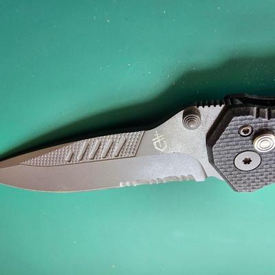 Nice lock blade Gerber folding tactical Pocket knife