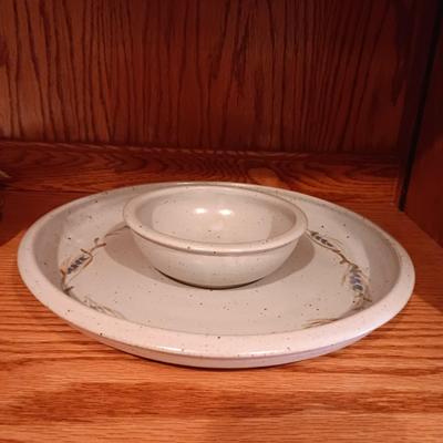 SUSAN ANDERSON SIGNED STONEWARE CHIP AND DIP/BOWL AND PLATTER