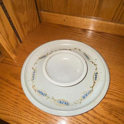 SUSAN ANDERSON SIGNED STONEWARE CHIP AND DIP/BOWL AND PLATTER