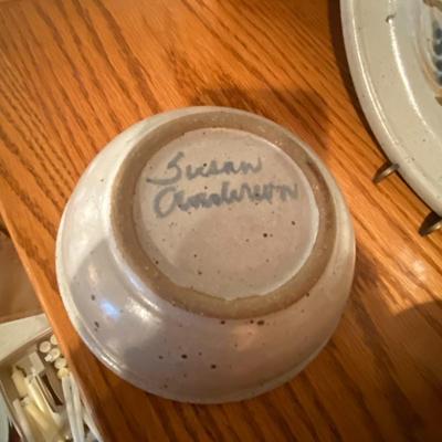 SUSAN ANDERSON SIGNED STONEWARE CHIP AND DIP/BOWL AND PLATTER