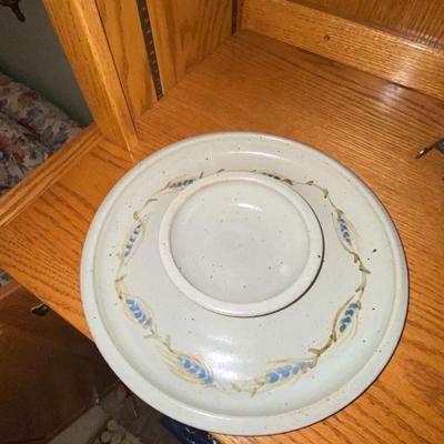 SUSAN ANDERSON SIGNED STONEWARE CHIP AND DIP/BOWL AND PLATTER