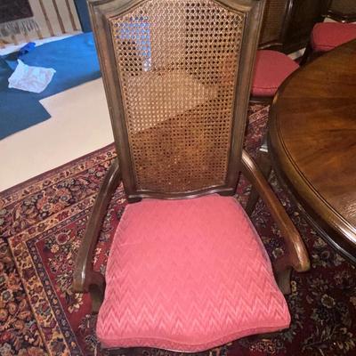HENREDON FINE FURNITURE DINING TABLE, 6 CHAIRS AND 4 LEAVES