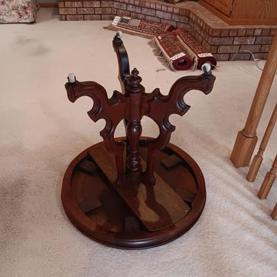 ANTIQUE WALNUT SIDE TABLE ON CASTERS AND A LEAD CRYSTAL CUT LAMP