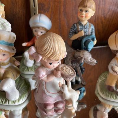 Homco and bunny figurines